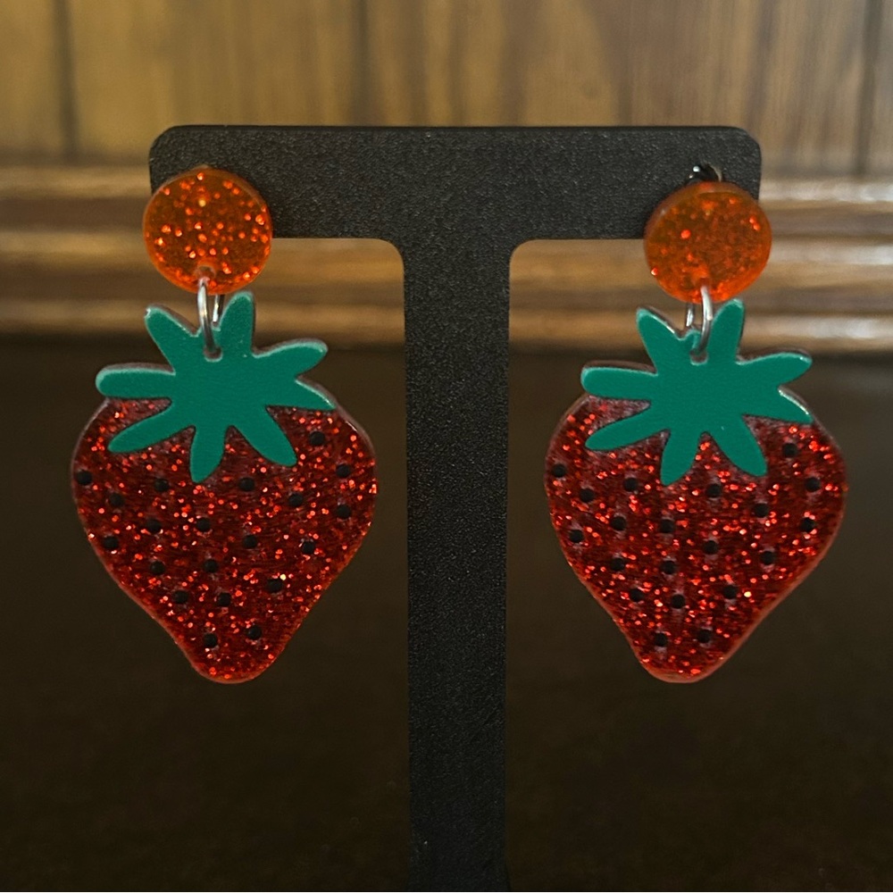 🎁 Strawberry Glitter Earrings